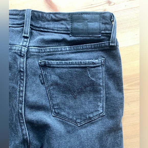Levi’s 711 Skinny- Size 26- Distressed - Picture 4 of 6